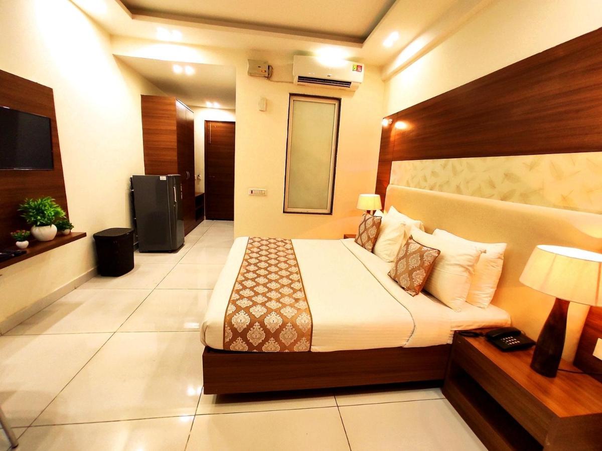 Hotel When In Gurgaon - Opposite To Artemis Hospital Luaran gambar
